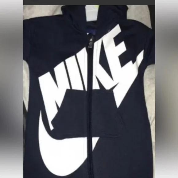 Nike hoodie romper size newborn black - Picture 2 of 3